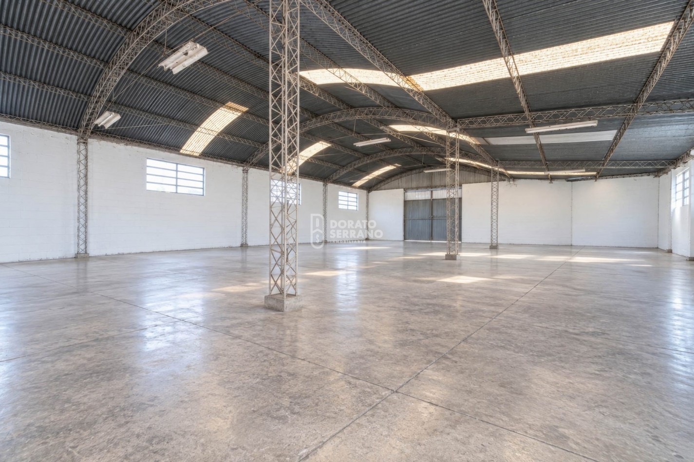 GALPON DEPOSITO - IMPECABLE! ACCESO A TODOS LOS SERVICIOS
