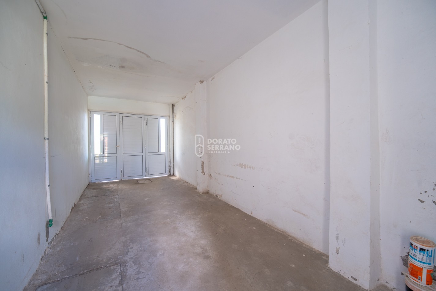 LISTA PARA HABITAR! TODOS LOS SERVICIOS! SOBRE AVDA!