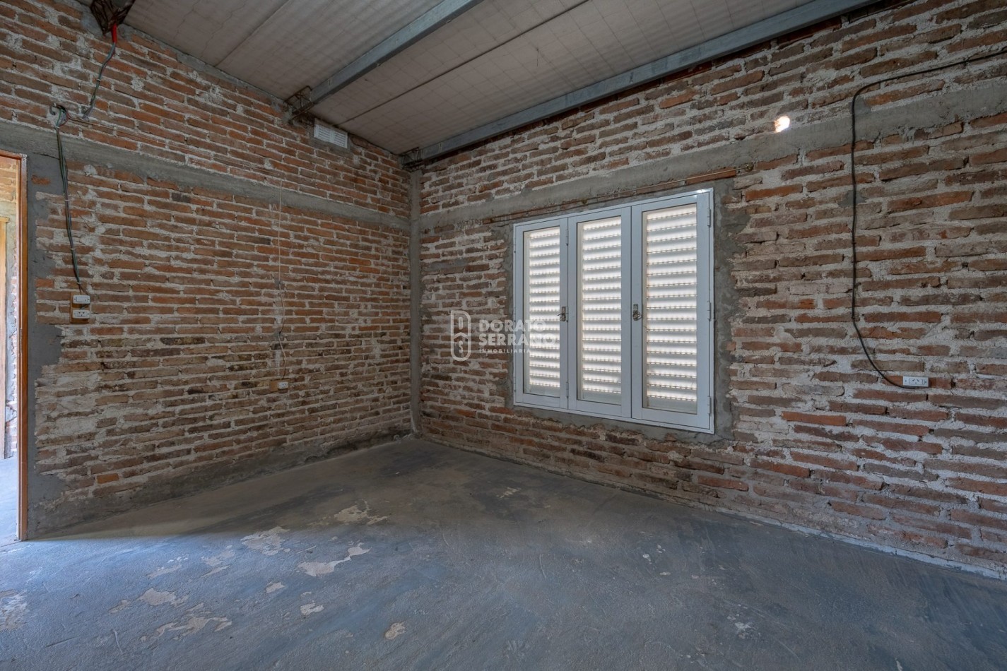 LOTE EN ESQUINA + CASA A TERMINAR! - AREA RESIDENCIAL!