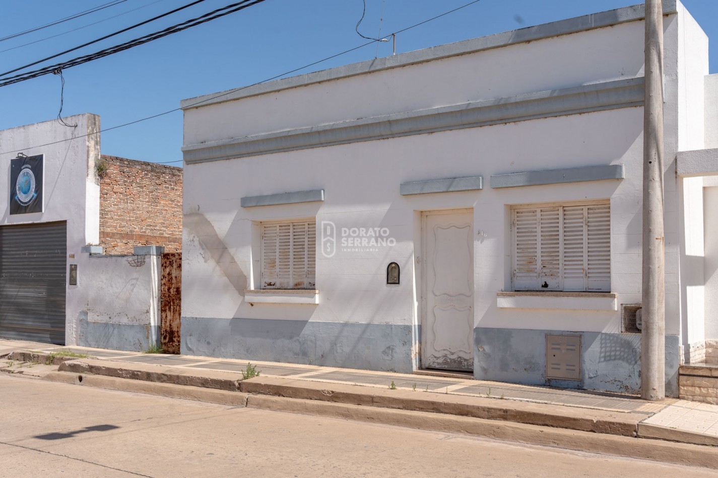 CASA A RECICLAR EN FLORIDA! Gran ubicacion & Todos los servicios. 