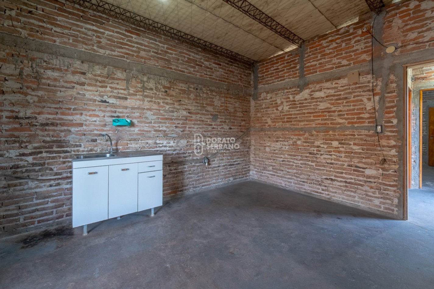 LOTE EN ESQUINA + CASA A TERMINAR! - AREA RESIDENCIAL!