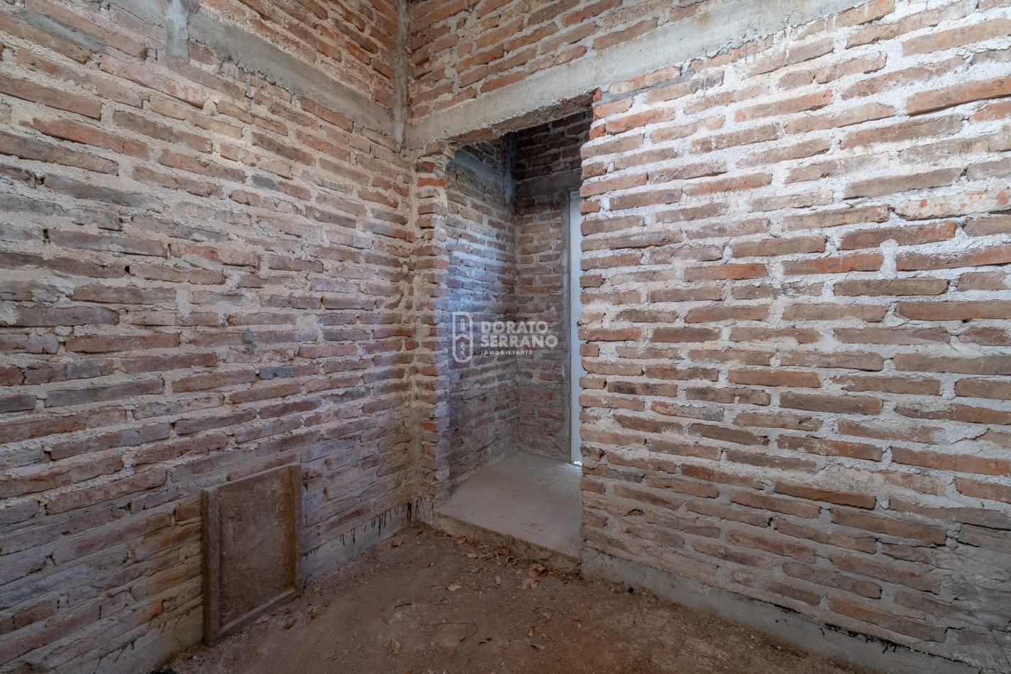 LOTE EN ESQUINA + CASA A TERMINAR! - AREA RESIDENCIAL!