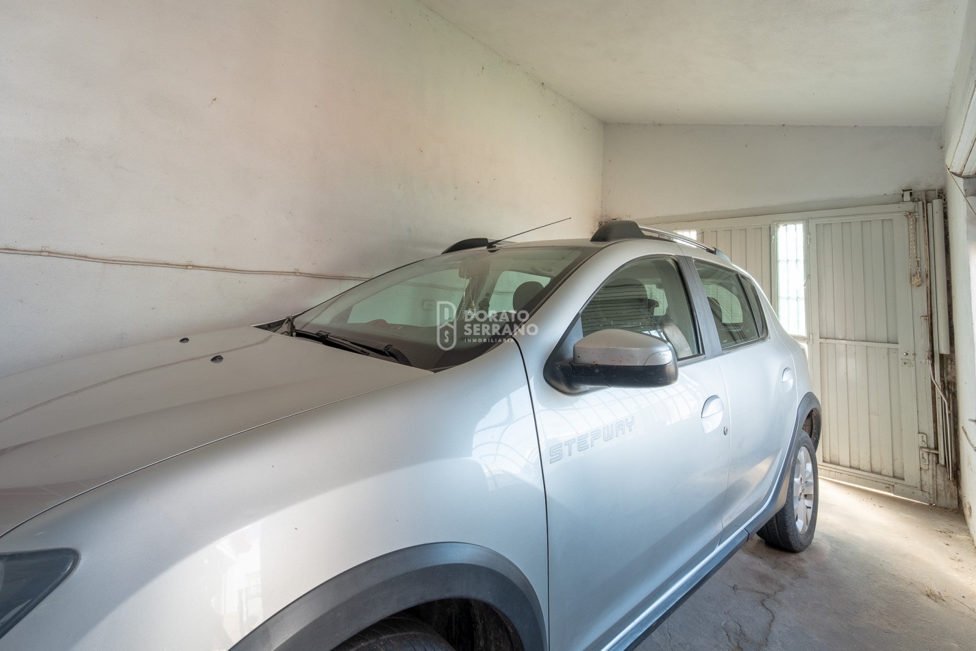 OPERATIVA! A MTS. DE AVENIDA! TODOS LOS SERVICIOS.