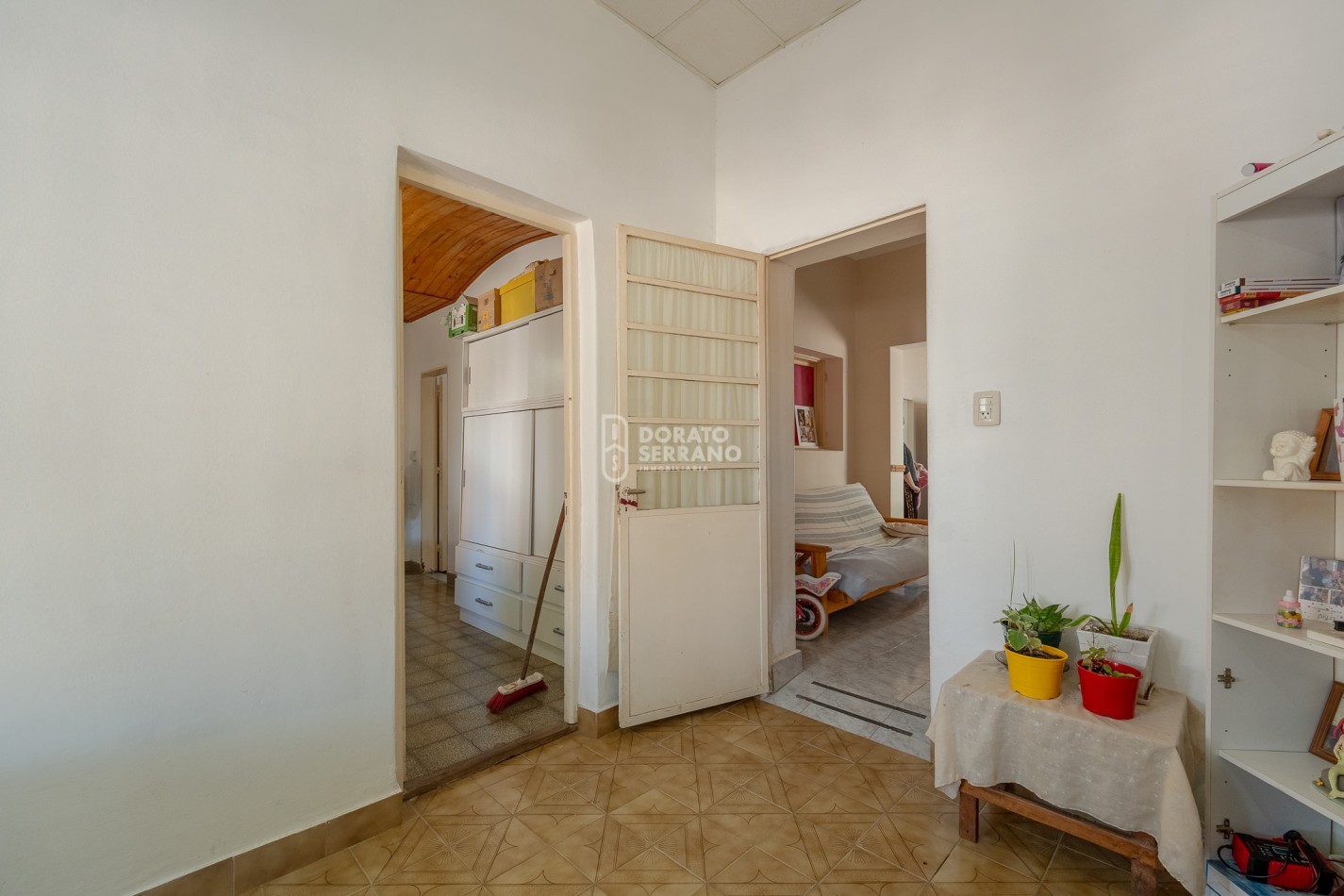 CASA TIPO + TODOS LOS SERVICIOS! Buena ubicacion & Estado Operativo.