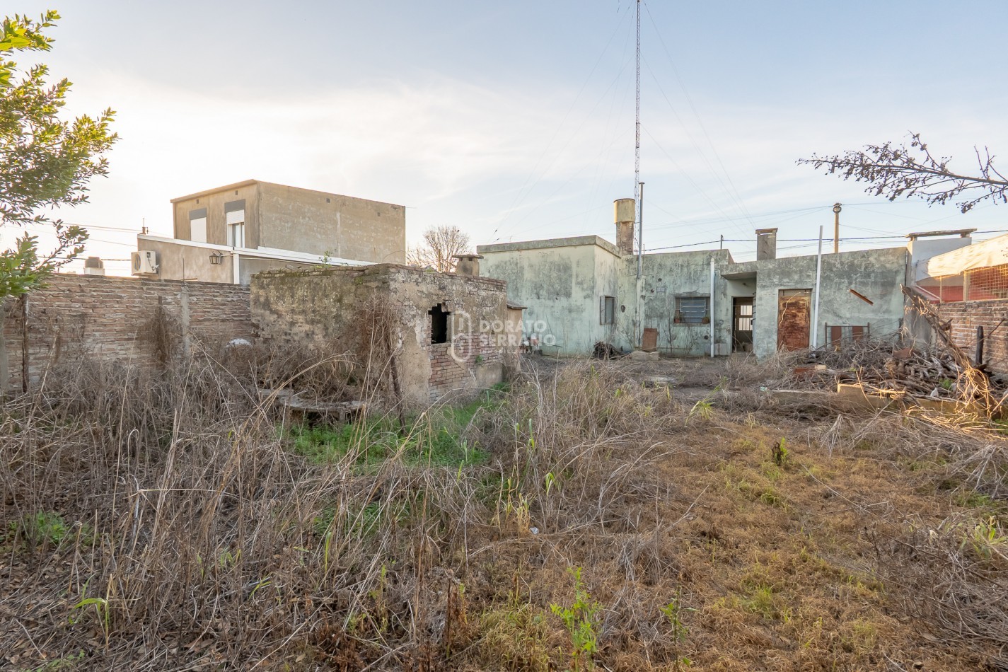 LOTE IDEAL + CASA A RECICLAR / EN PLENO BARRIO PROGRESO!
