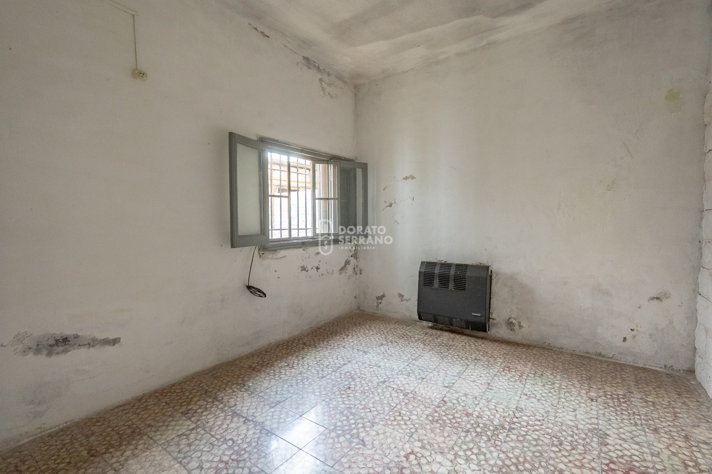 LOTE 10X45 +TODOS LOS SERVICIOS + PLUS CONSTRUCCION A RECICLAR.