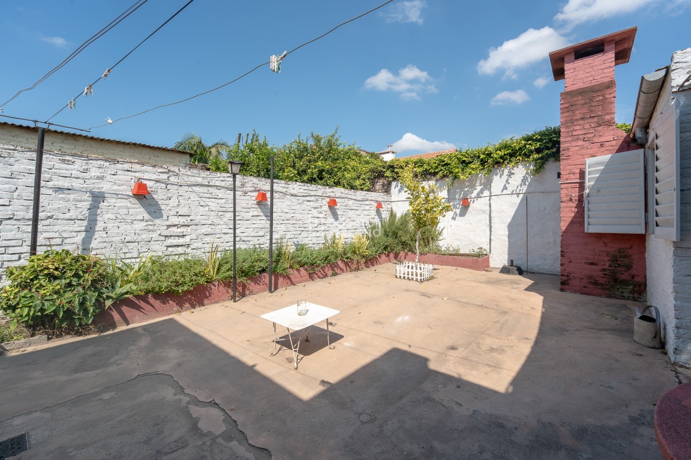 OPERATIVA! A MTS. DE AVENIDA! TODOS LOS SERVICIOS.