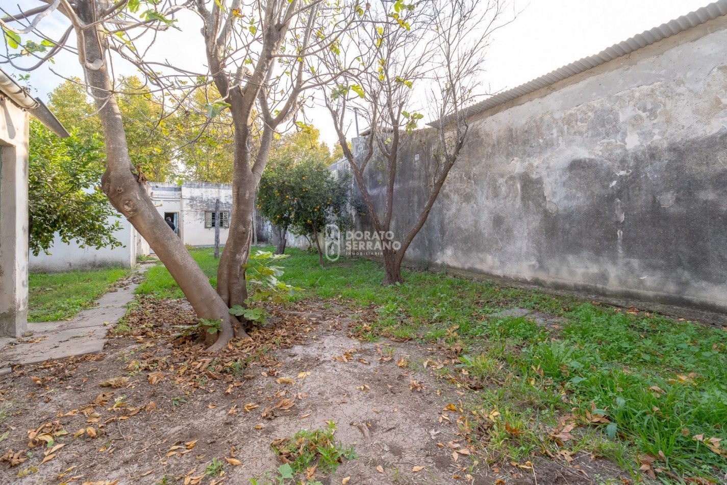 CASA A RECICLAR + LOTE PASANTE! 2 FRENTES!