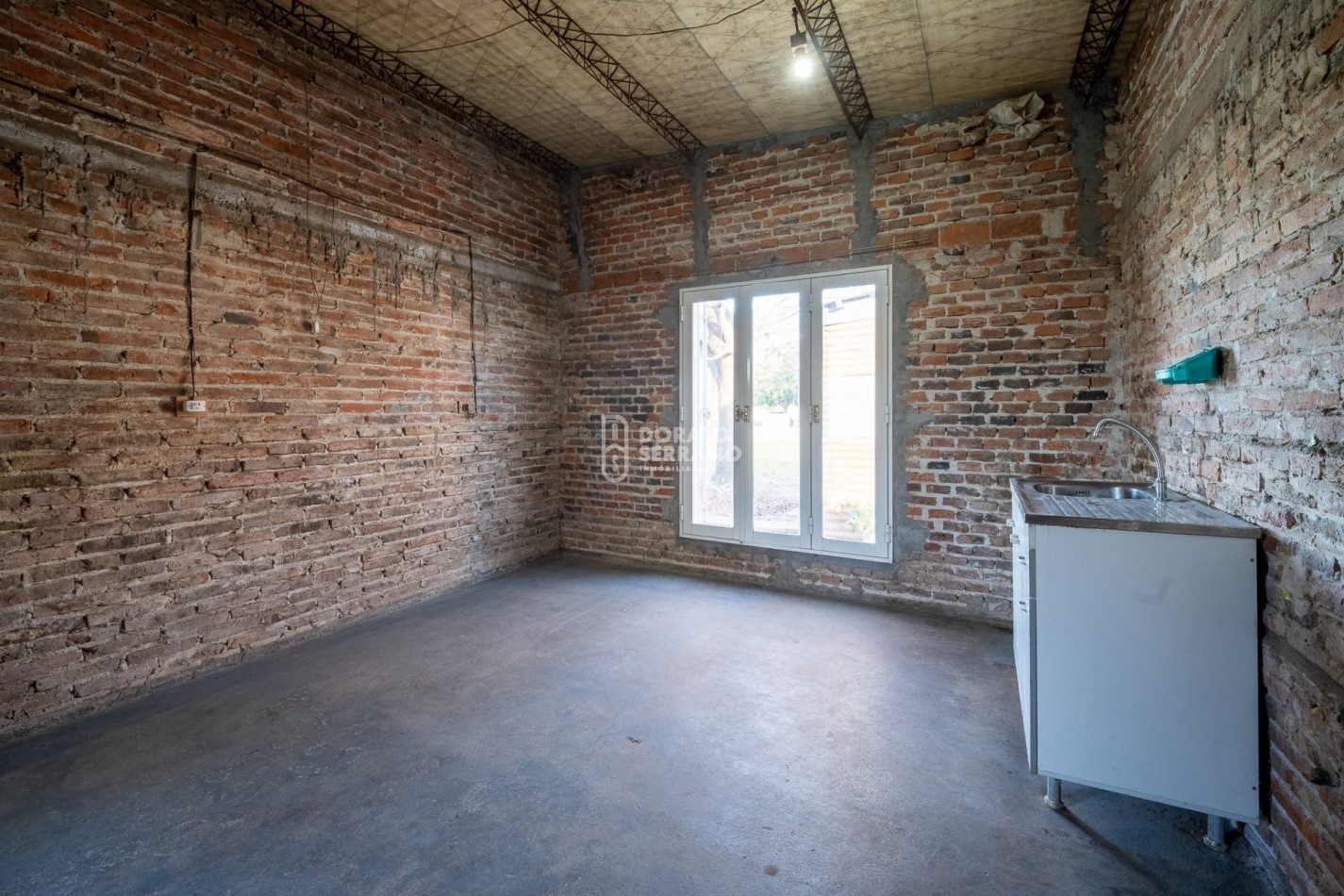 LOTE EN ESQUINA + CASA A TERMINAR! - AREA RESIDENCIAL!