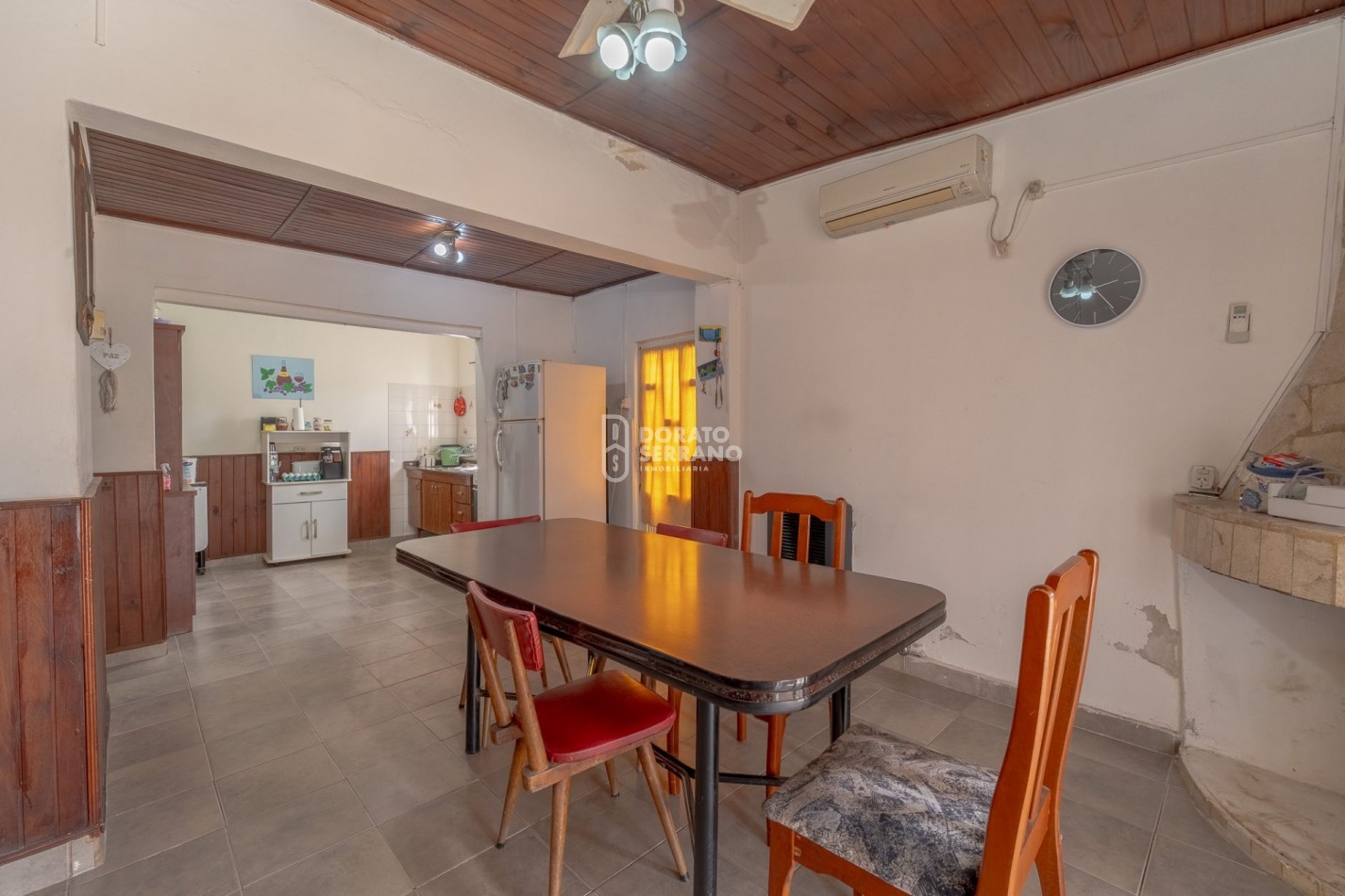 CASA EN ESQUINA / TODOS LOS SERVICIOS!