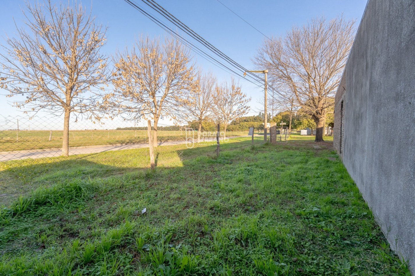 LOTE EN ESQUINA + CASA A TERMINAR! - AREA RESIDENCIAL!