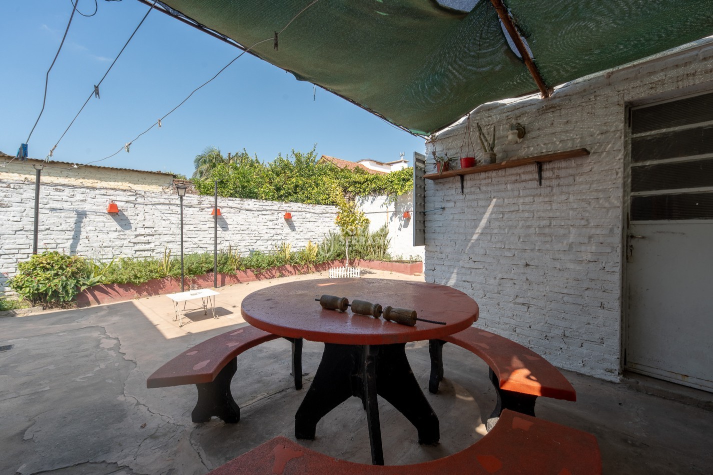 OPERATIVA! A MTS. DE AVENIDA! TODOS LOS SERVICIOS.