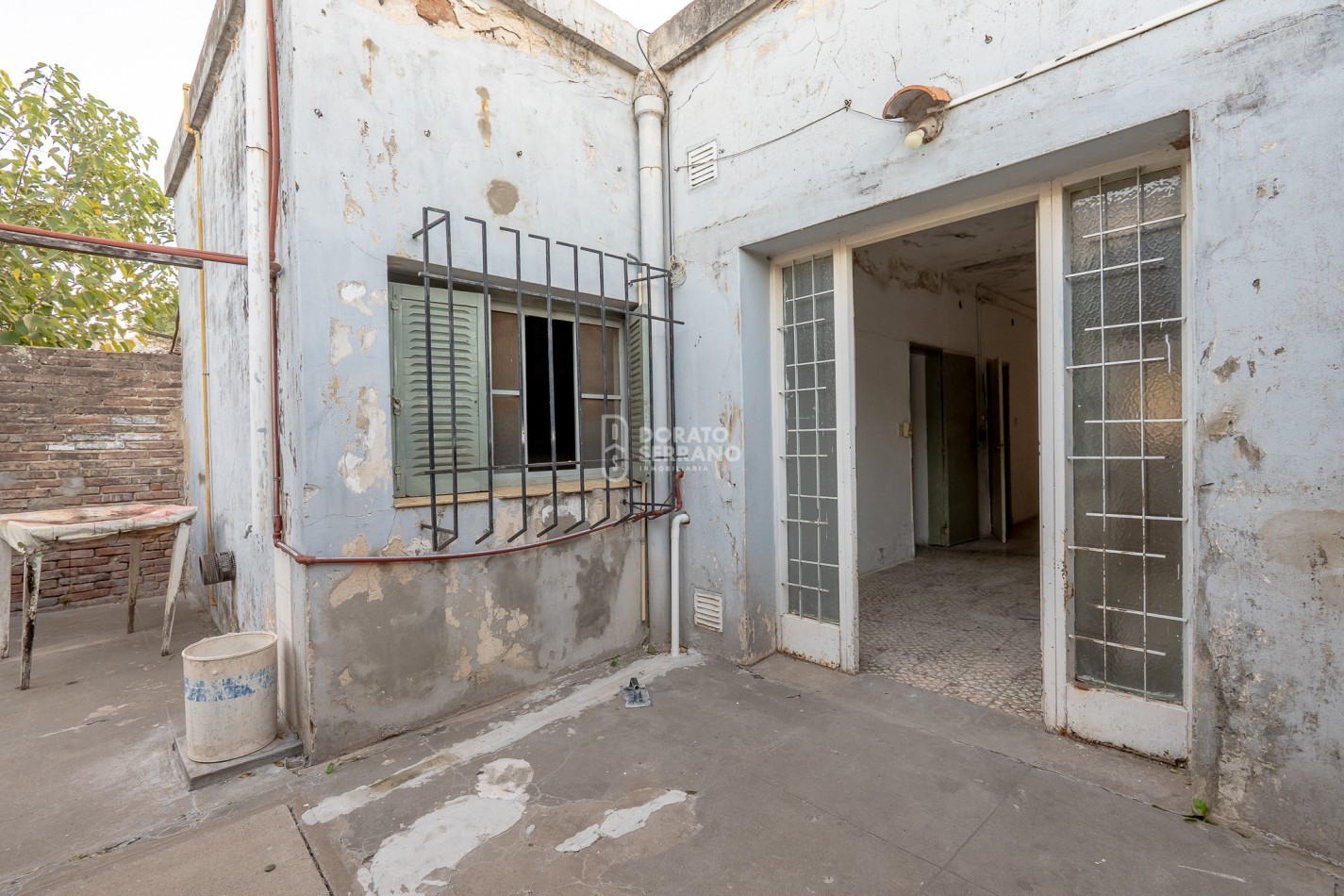LOTE 10X45 +TODOS LOS SERVICIOS + PLUS CONSTRUCCION A RECICLAR.
