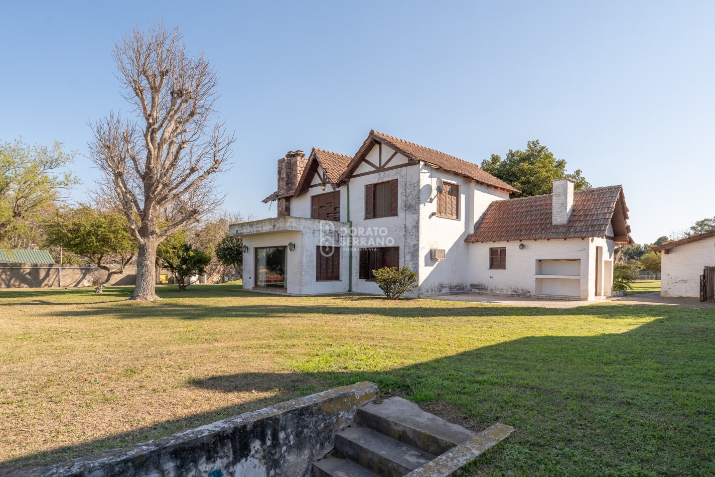 MANSION COLONIAL FRENTE A RIO CORONDA.