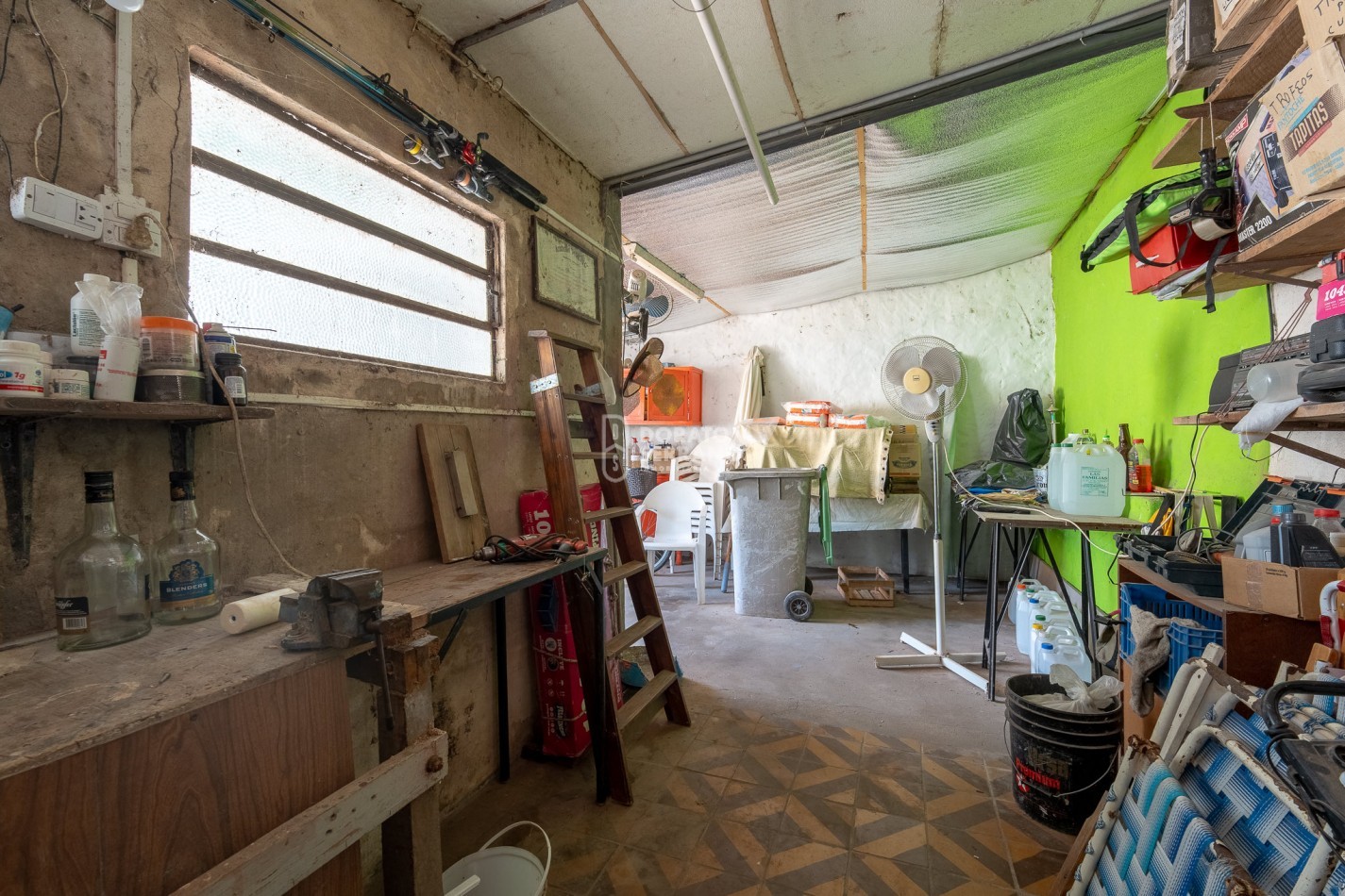 OPERATIVA! A MTS. DE AVENIDA! TODOS LOS SERVICIOS.