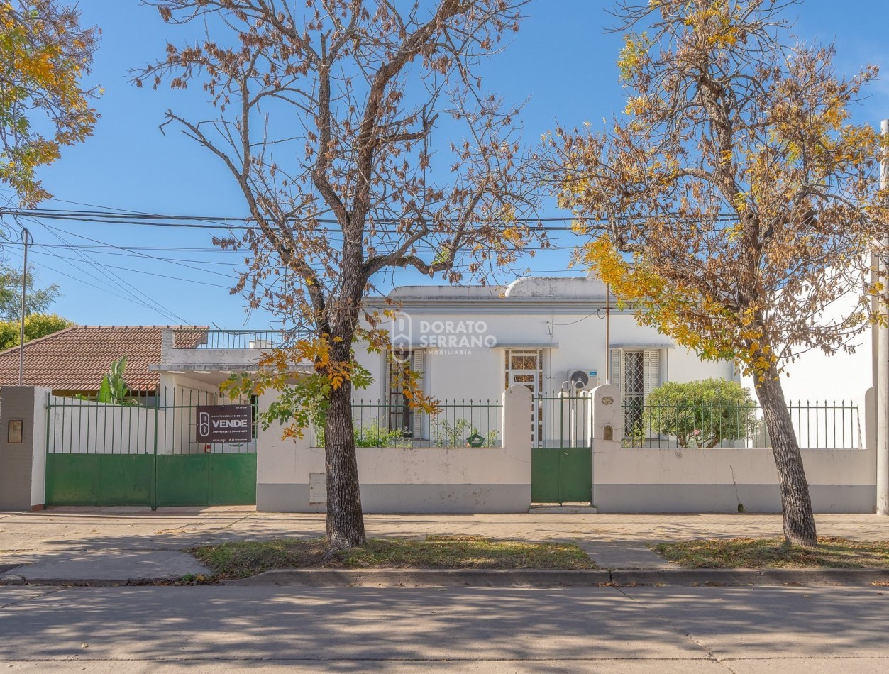 CASA PARA SIEMPRE! NOBLEZA Y CALIDEZ & PLENO CENTRO!