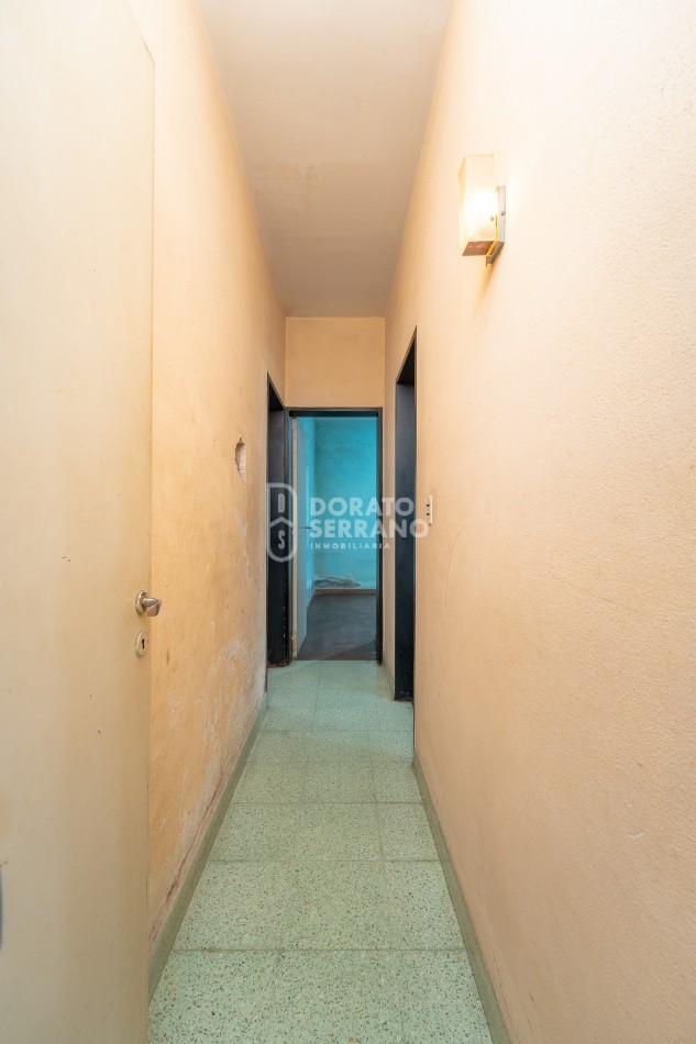 CASA EN ESQUINA! GRAN UBICACION!