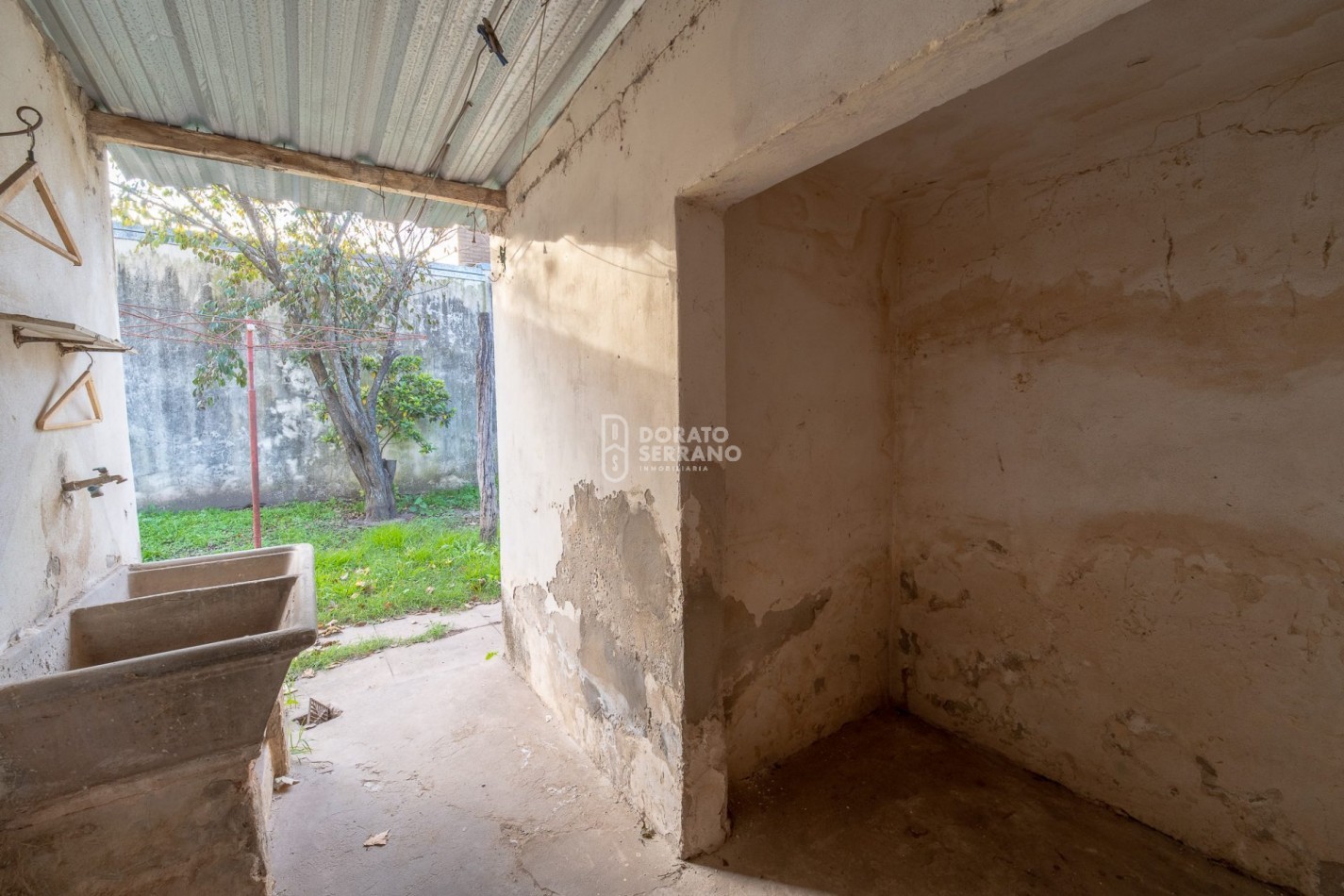CASA A RECICLAR + LOTE PASANTE! 2 FRENTES!