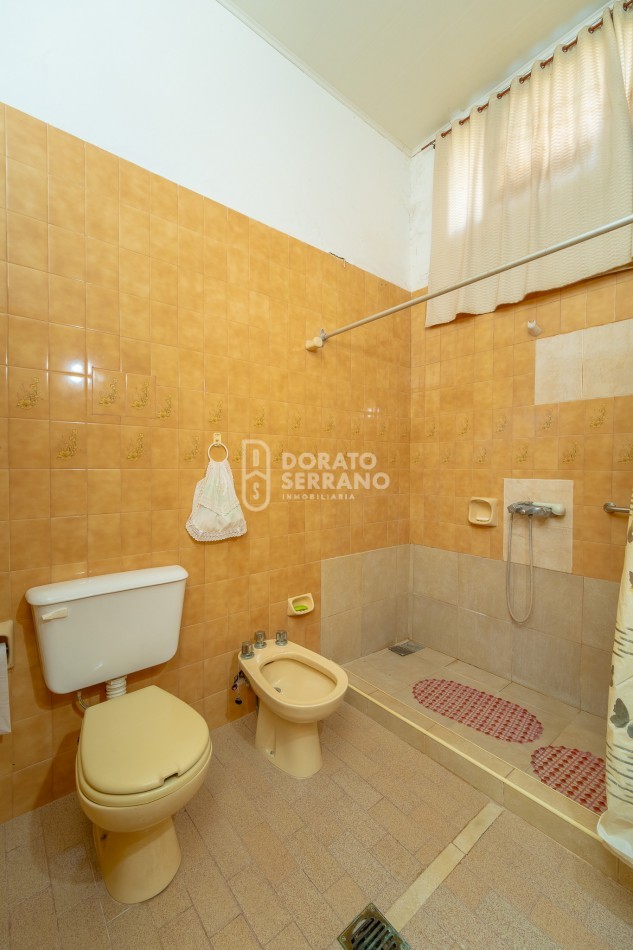 CASA PARA SIEMPRE! NOBLEZA Y CALIDEZ & PLENO CENTRO!
