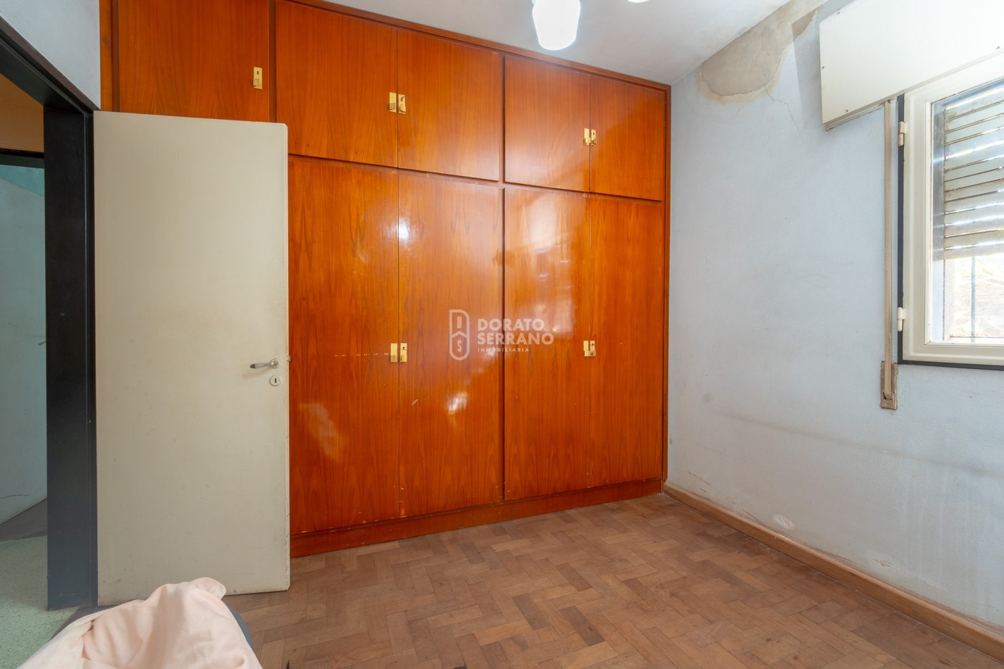 CASA EN ESQUINA! GRAN UBICACION!