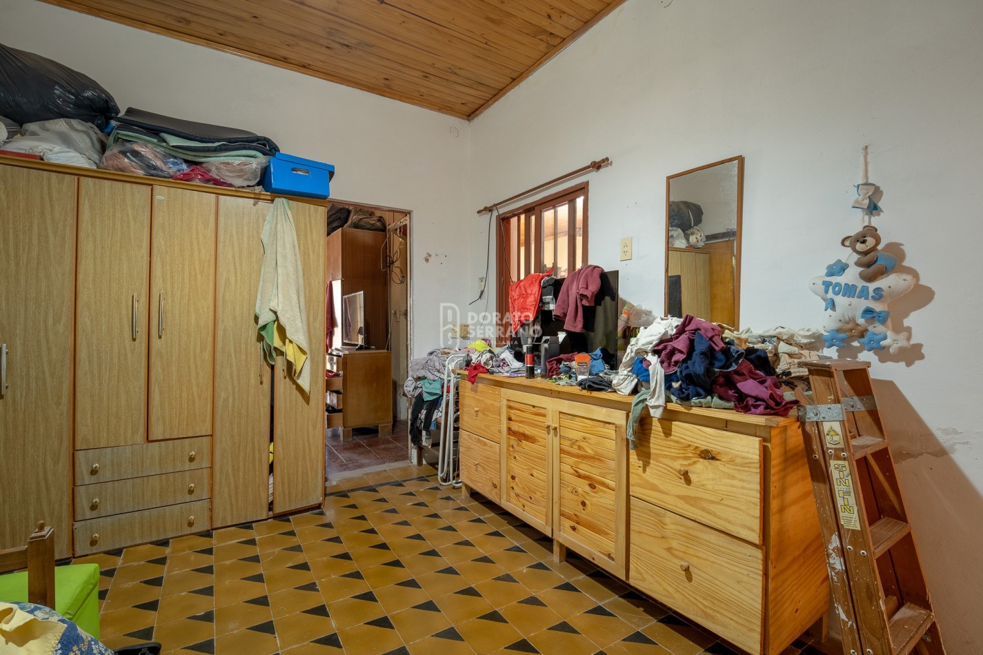 LOTE EN BARRIO FLORIDA! TODOS LOS SERVICIOS - PLUS EDIFICADO A DEMOLER O RECICLAR. 