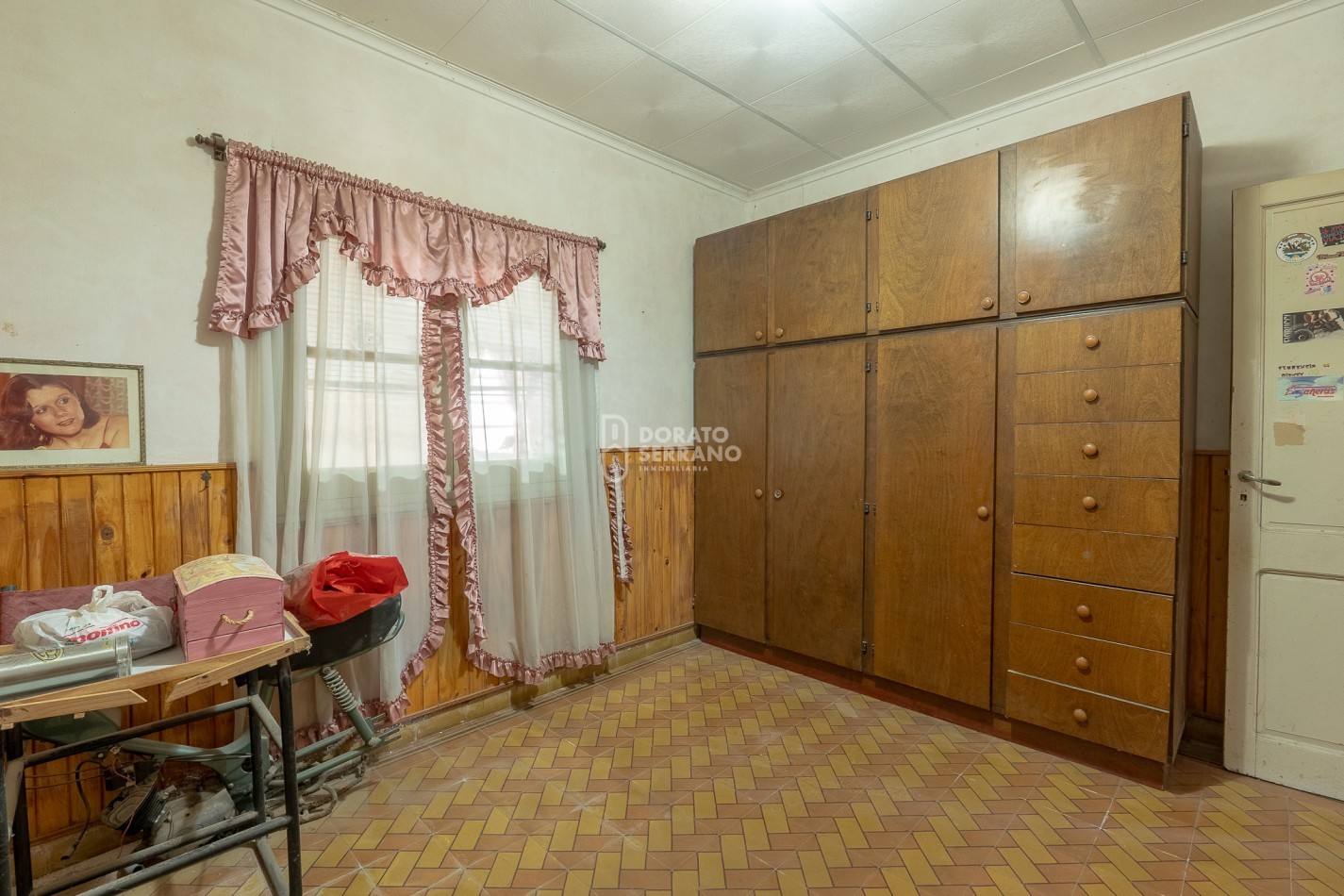 CASA EN ESQUINA! TODOS LOS SERVICIOS!