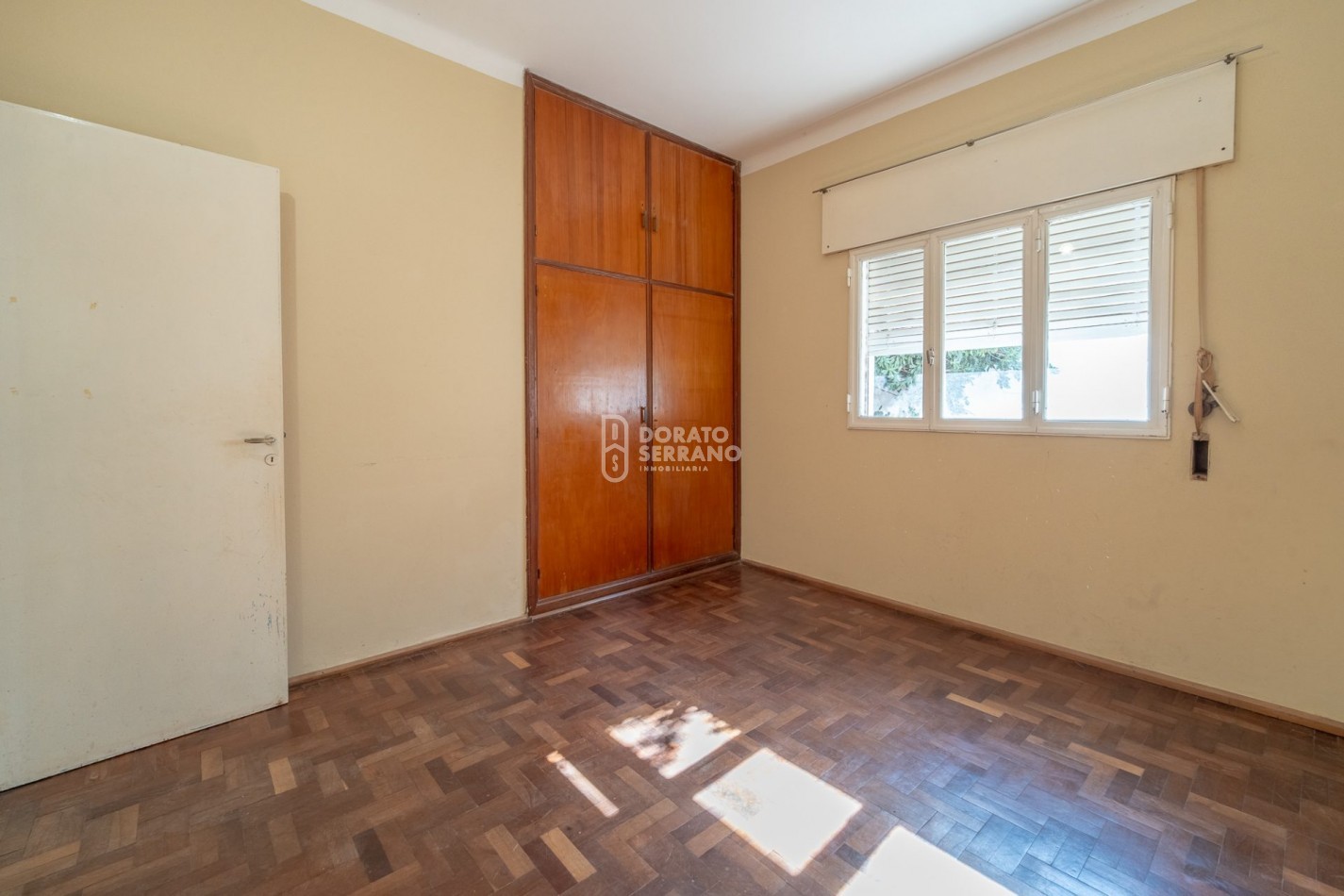 SOBRIA & ELEGANTE & RESIDENCIAL