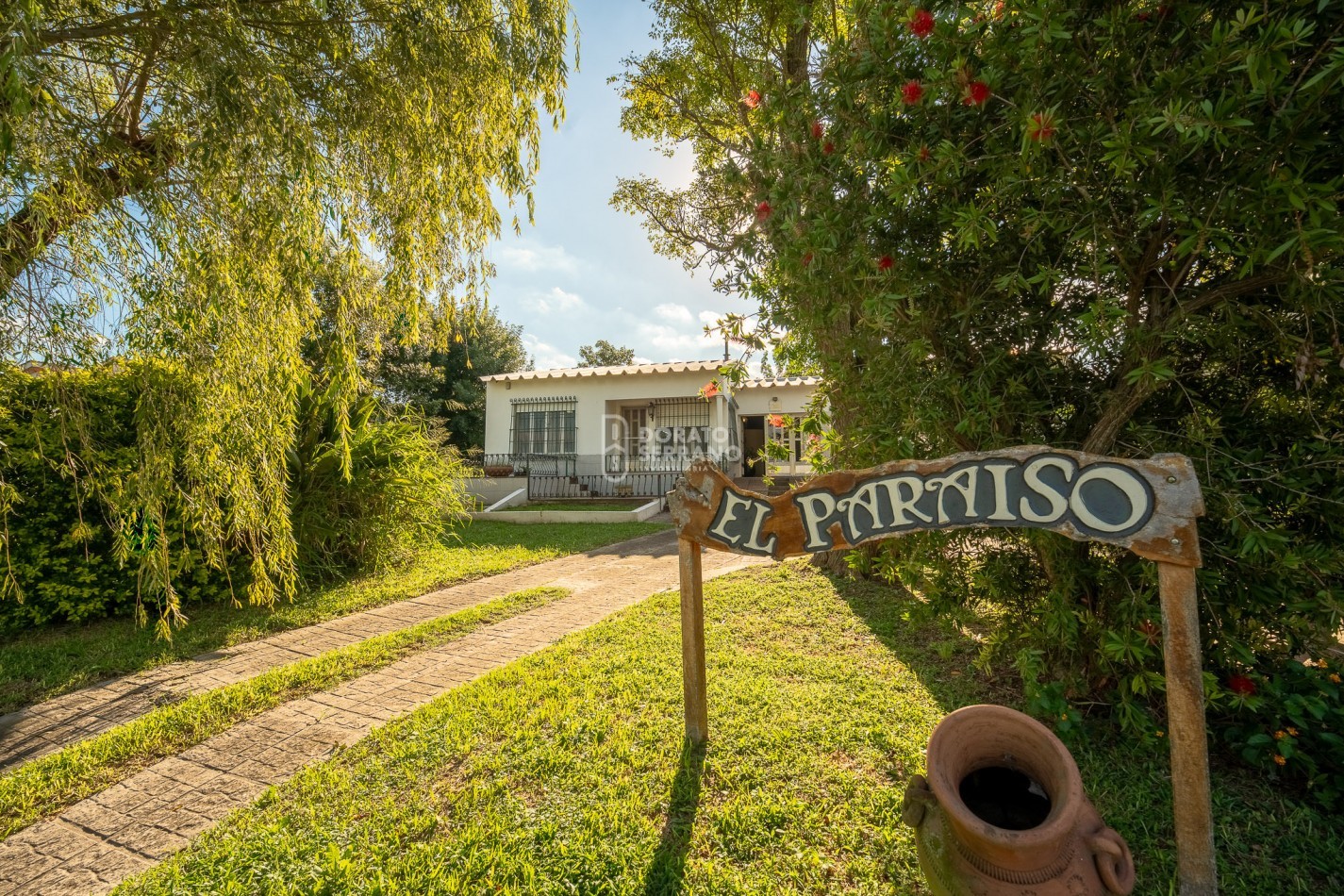CASA EN EL RIO! GRANDIOSA! BARRIO BASUALDO!