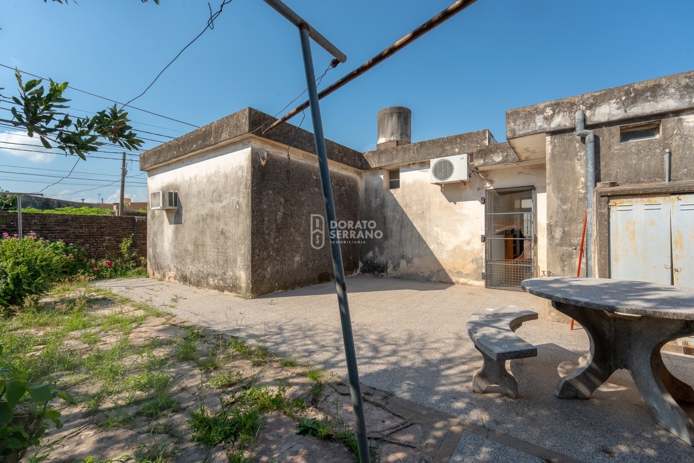 CASA EN ESQUINA! GRAN UBICACION!