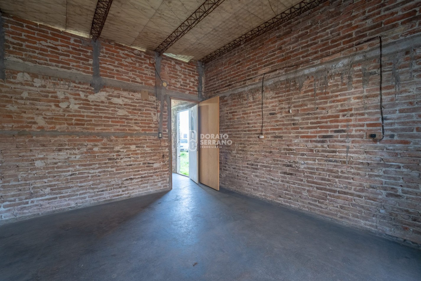LOTE EN ESQUINA + CASA A TERMINAR! - AREA RESIDENCIAL!