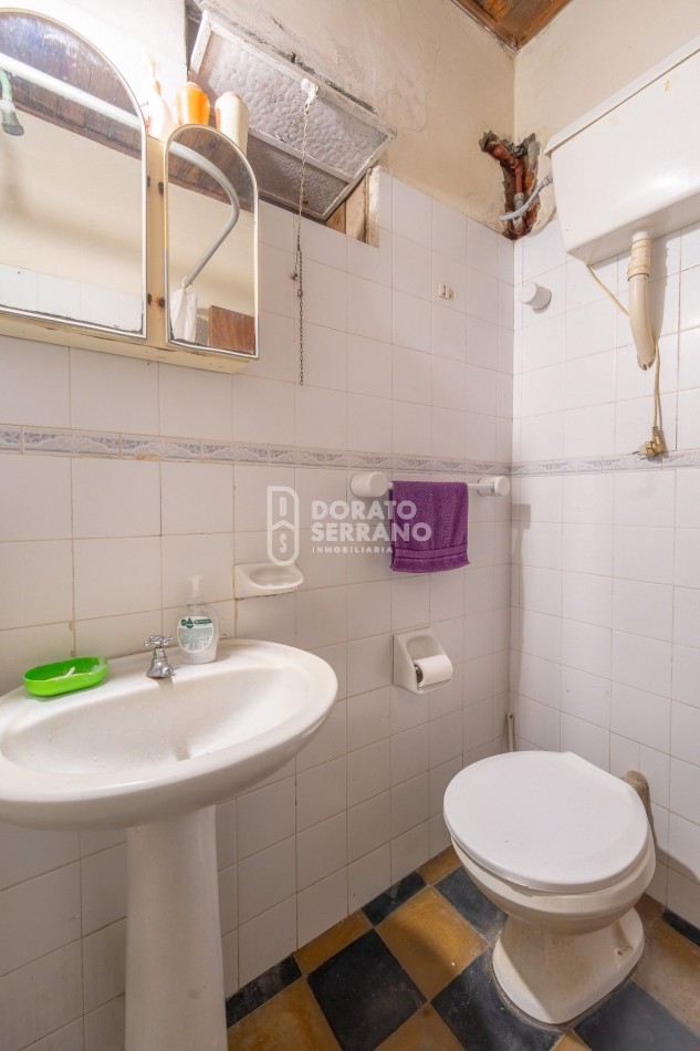 CASA EN ESQUINA / TODOS LOS SERVICIOS!