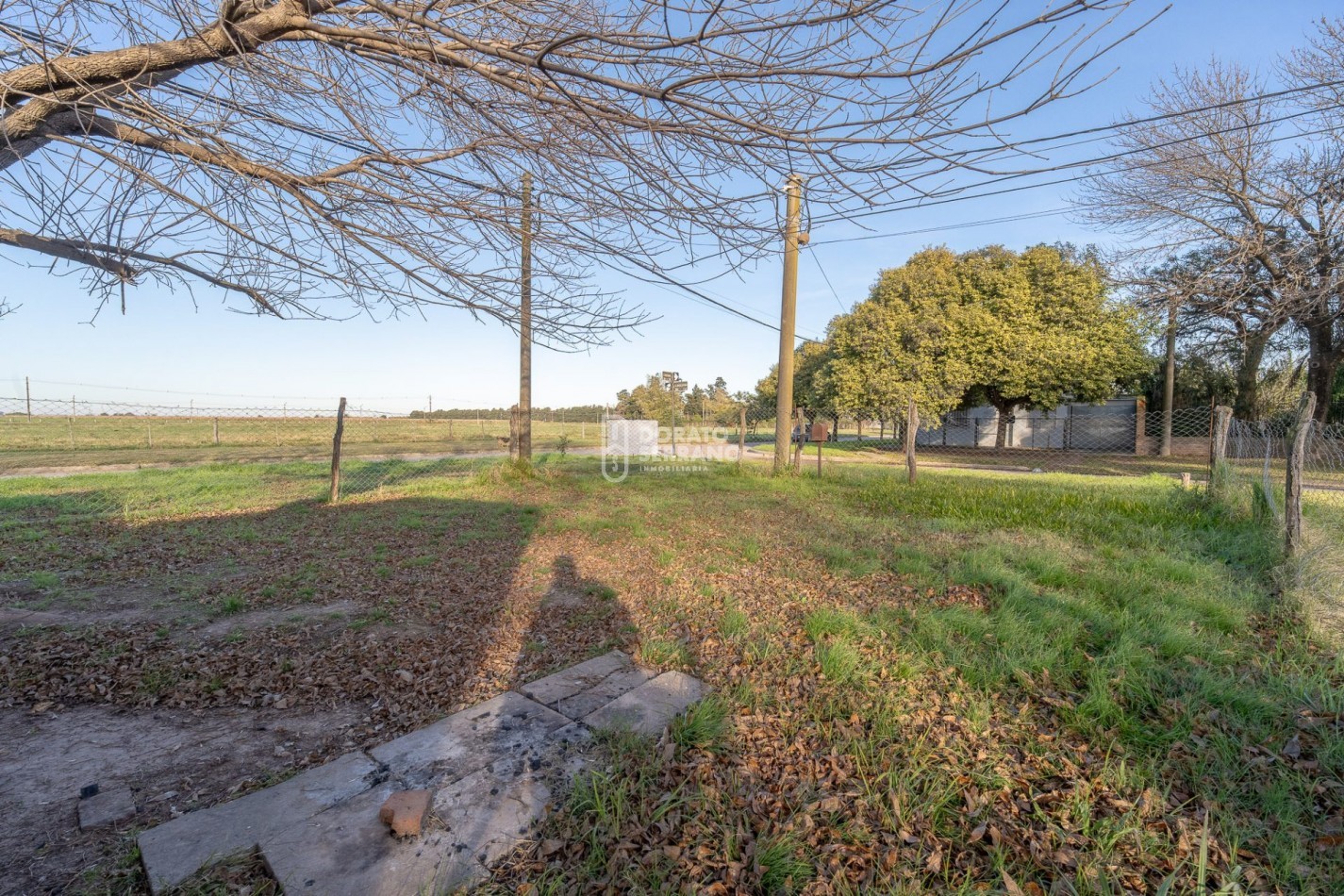 LOTE EN ESQUINA + CASA A TERMINAR! - AREA RESIDENCIAL!