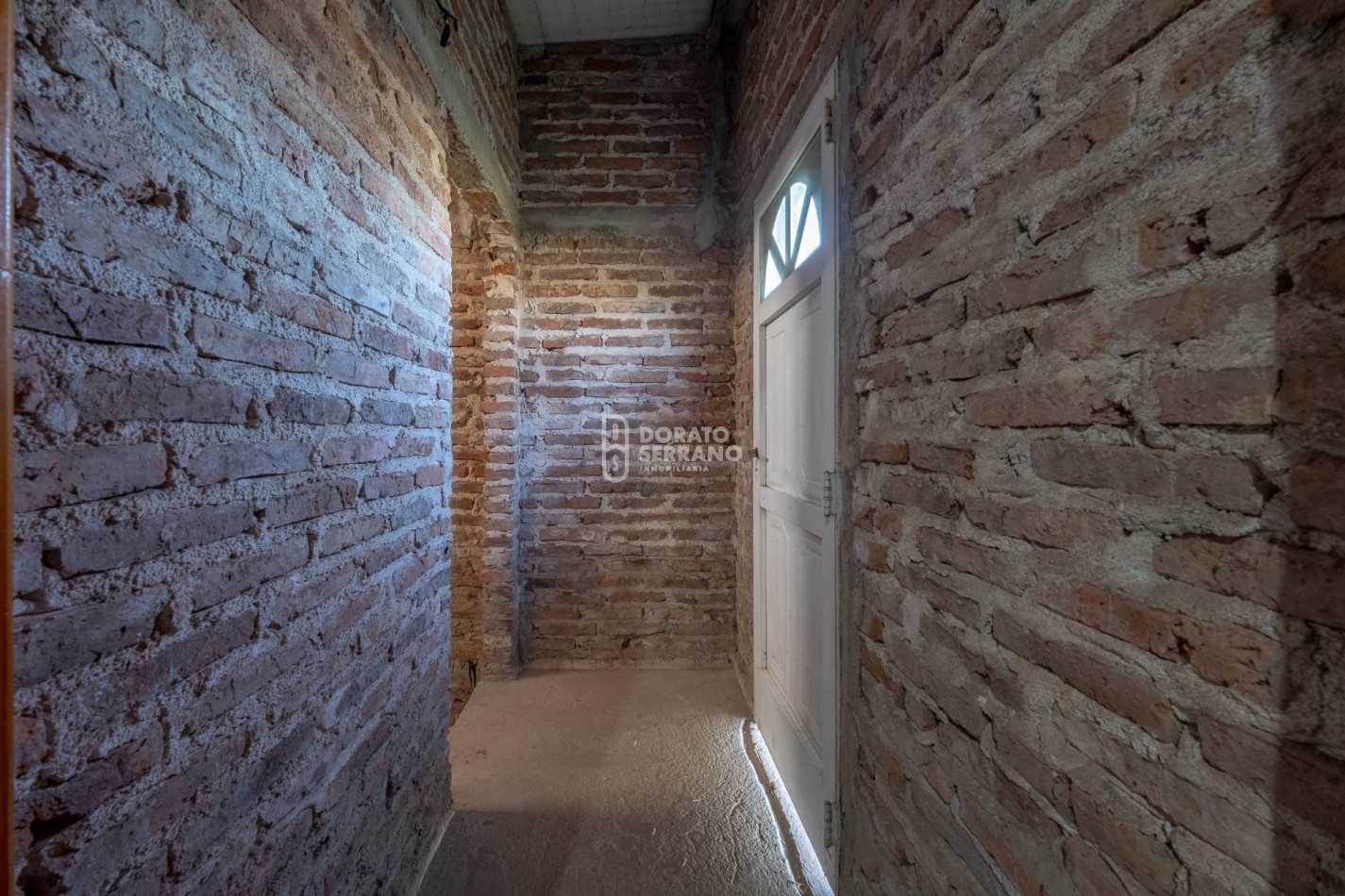 LOTE EN ESQUINA + CASA A TERMINAR! - AREA RESIDENCIAL!