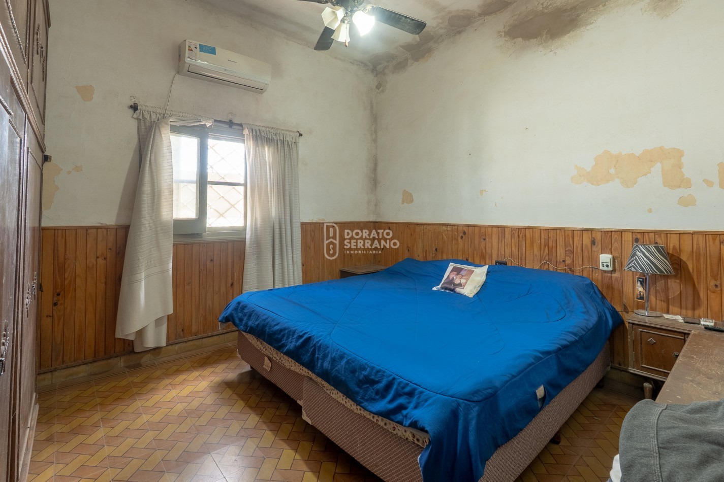 CASA EN ESQUINA! TODOS LOS SERVICIOS!