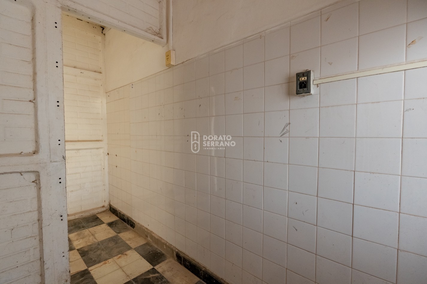 LOTE 10X45 +TODOS LOS SERVICIOS + PLUS CONSTRUCCION A RECICLAR.