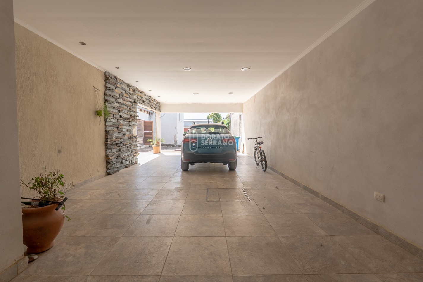 ESTILO & AMENITIES + LOTE XL / EXTRAORDINARIO! 