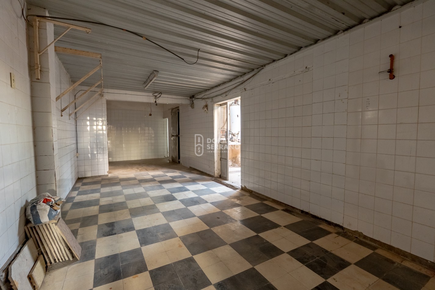 LOTE 10X45 +TODOS LOS SERVICIOS + PLUS CONSTRUCCION A RECICLAR.