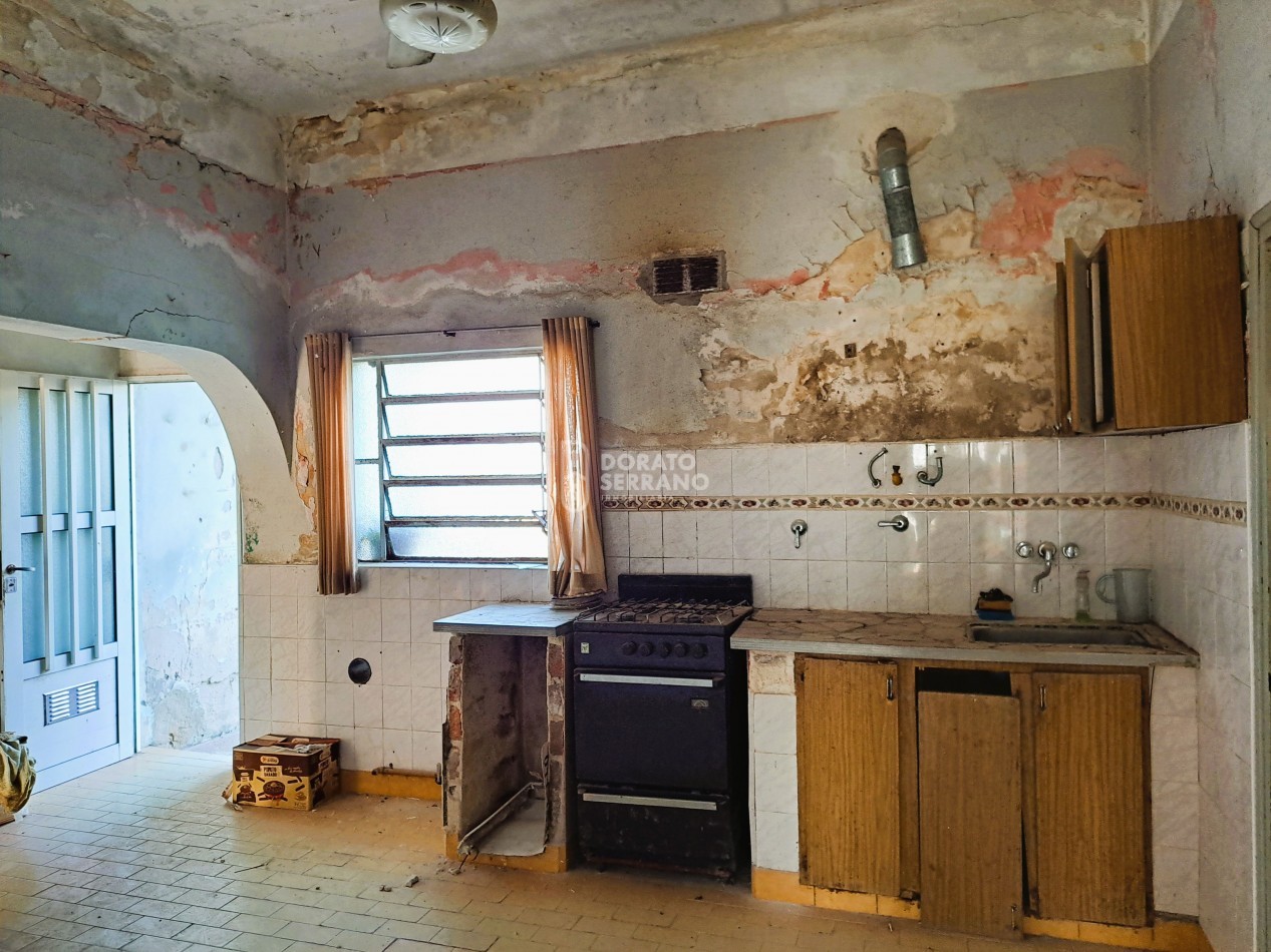 LOTE IDEAL + CASA A RECICLAR / EN PLENO BARRIO PROGRESO!