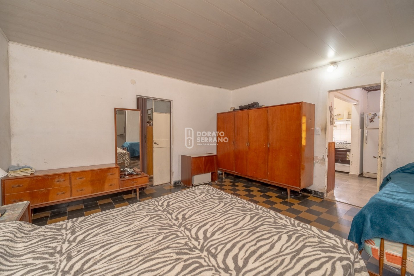 CASA EN ESQUINA / TODOS LOS SERVICIOS!