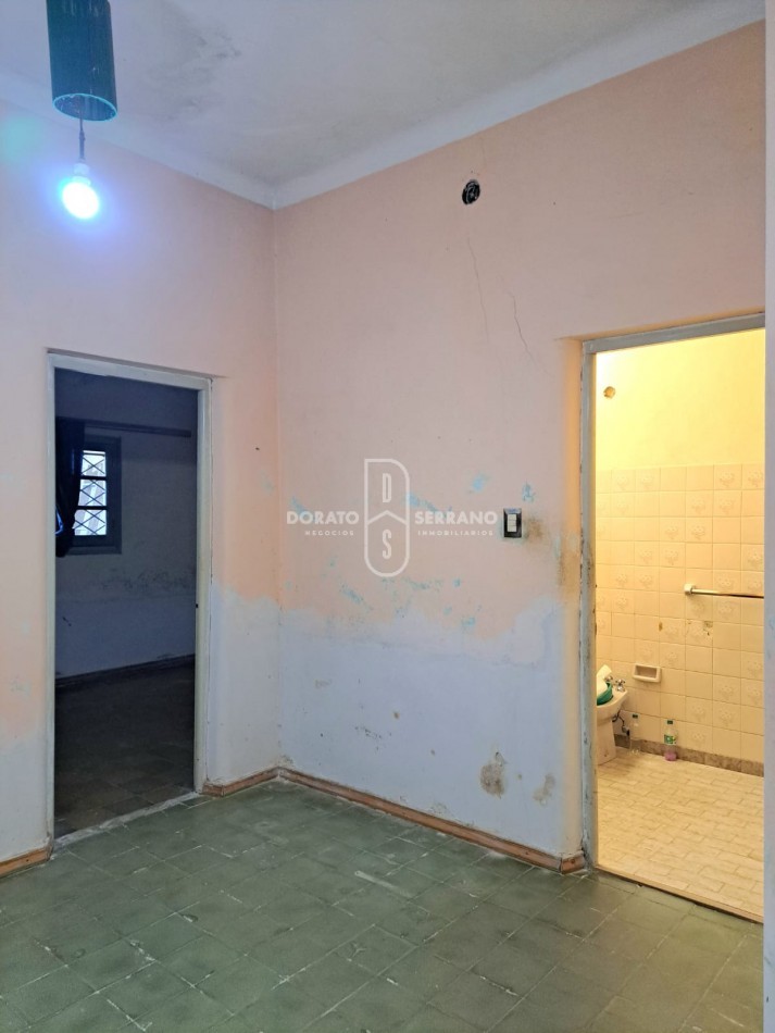 CASA A PASOS DE AV. 20 DE JUNIO! BARRIO TROPEZON!