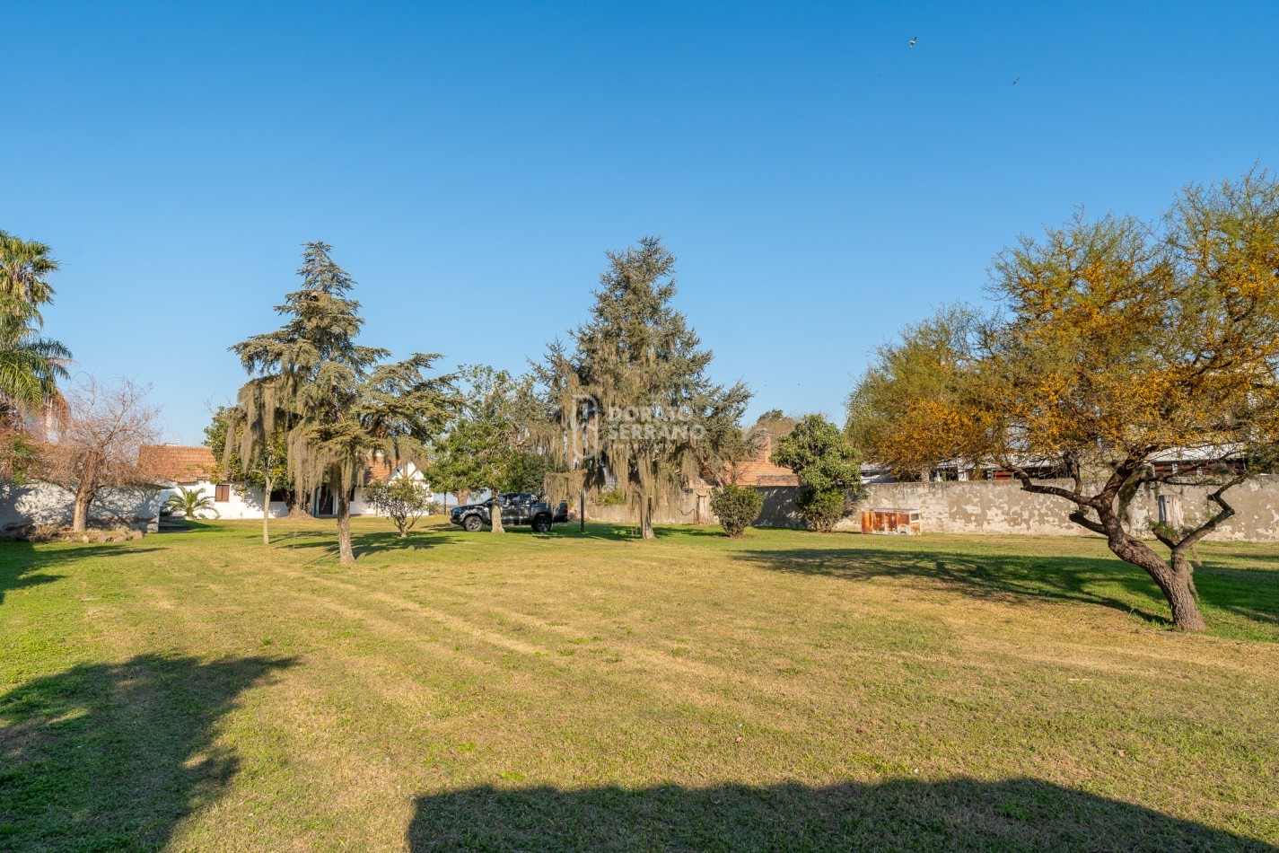 MANSION COLONIAL FRENTE A RIO CORONDA.