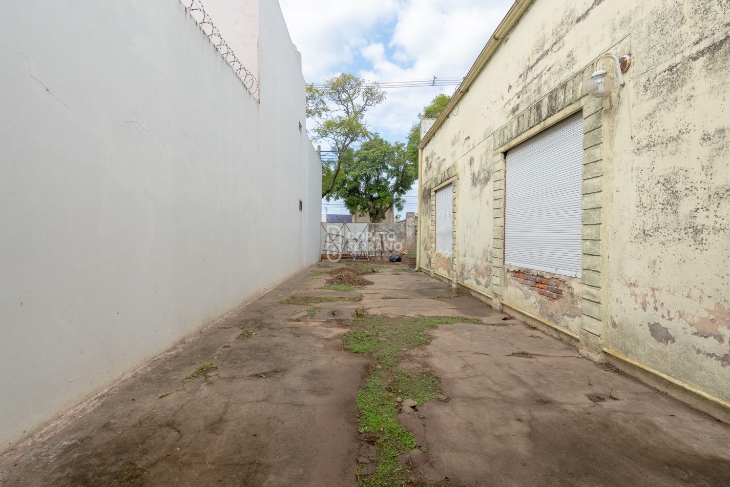 CASA SOBRE AVENIDA A RECICLAR! CENTRO! GRAN POTENCIAL!