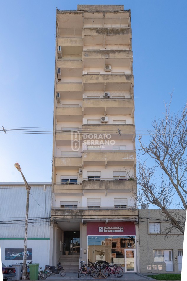 DEPTO. 2 DORMITORIOS! IMPECABLE! SOBRE AVENIDA J. NEWBERY!