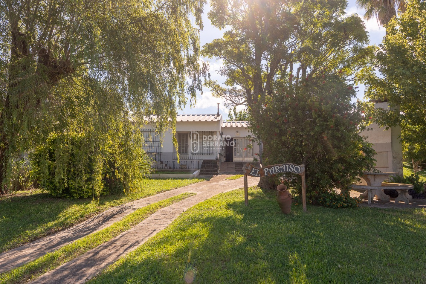 CASA EN EL RIO! GRANDIOSA! BARRIO BASUALDO!