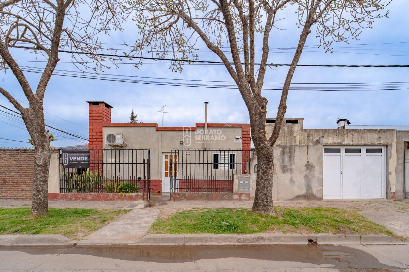 CASA EN ESQUINA / TODOS LOS SERVICIOS!