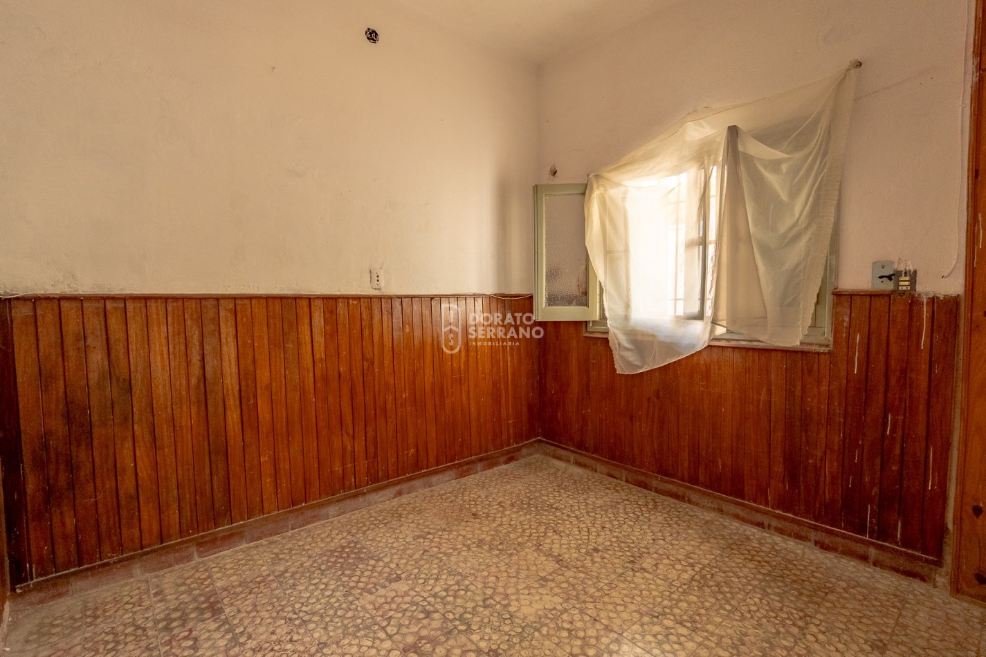 LOTE 10X45 +TODOS LOS SERVICIOS + PLUS CONSTRUCCION A RECICLAR.