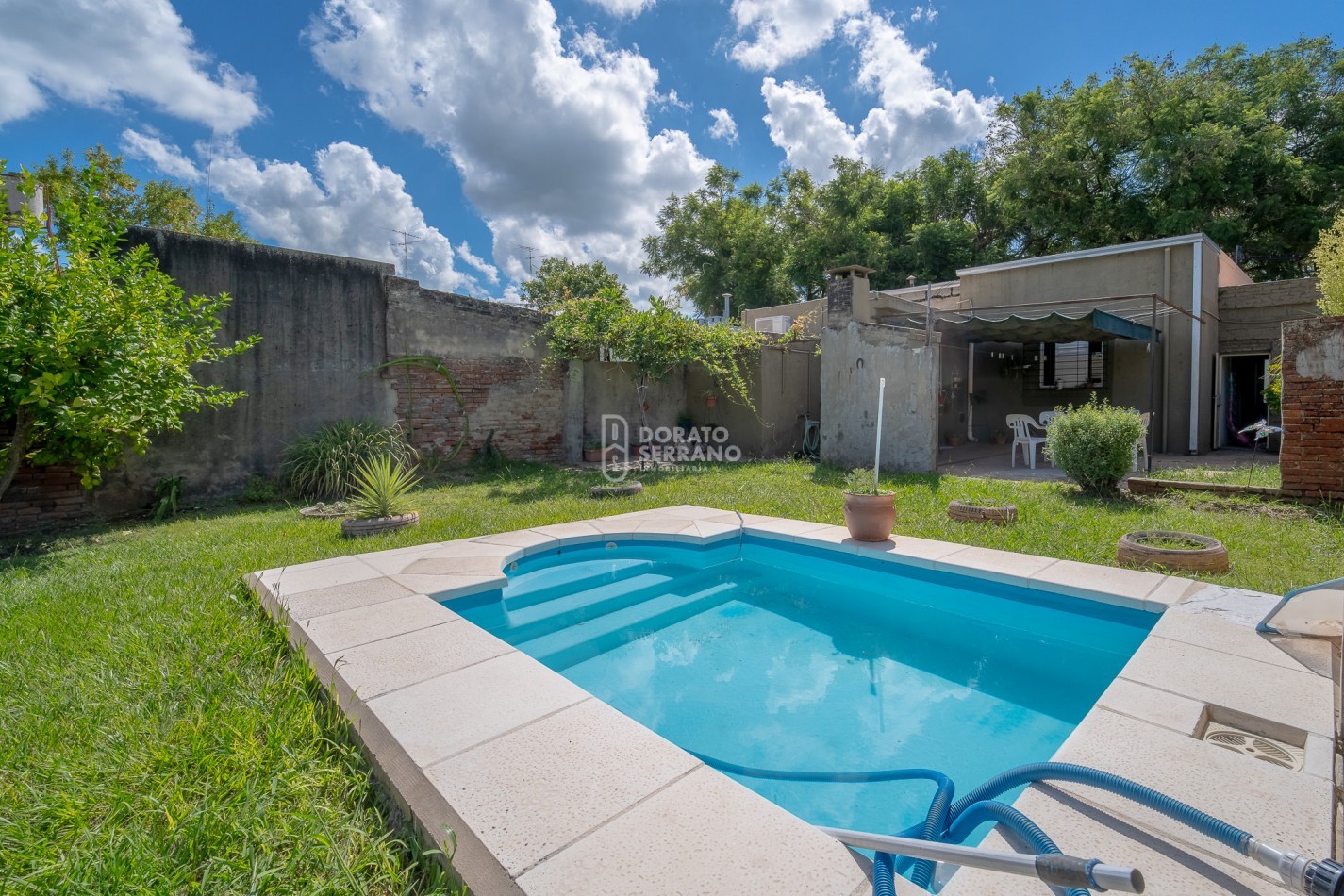 LISTA PARA HABITAR! TODOS LOS SERVICIOS! SOBRE AVDA!