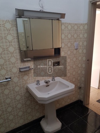 FUNCIONAL CASA EN 20 DE JUNIO! FRENTE A PLAZA DE LAS BANDERAS.