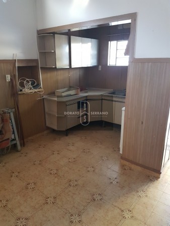 FUNCIONAL CASA EN 20 DE JUNIO! FRENTE A PLAZA DE LAS BANDERAS.