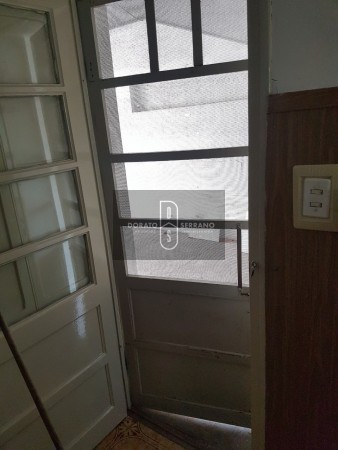 FUNCIONAL CASA EN 20 DE JUNIO! FRENTE A PLAZA DE LAS BANDERAS.